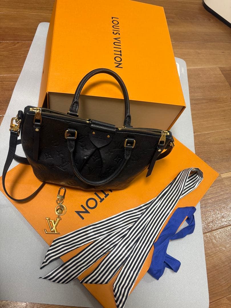 ルイ・ヴィトン ブラックレザーバッグ