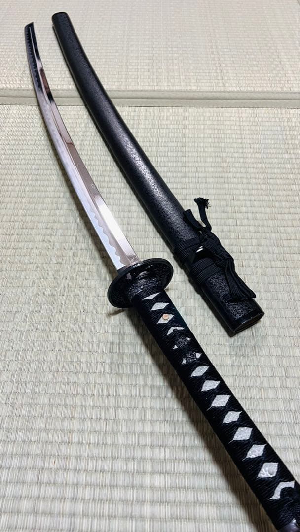 模造刀 雲龍拵え 互の目刃文 石目鞘 透かし鍔 大刀 黒刀 250504-1