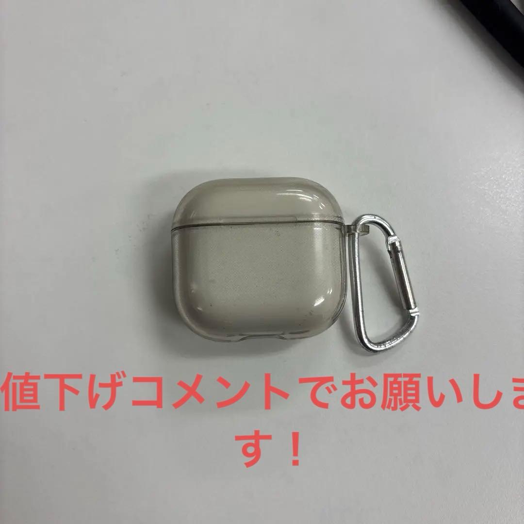 AirPods4本体カラビナとケース付き
