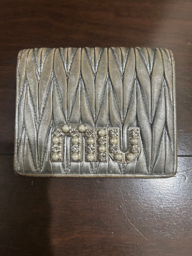 miu miu シルバー 二つ折り財布