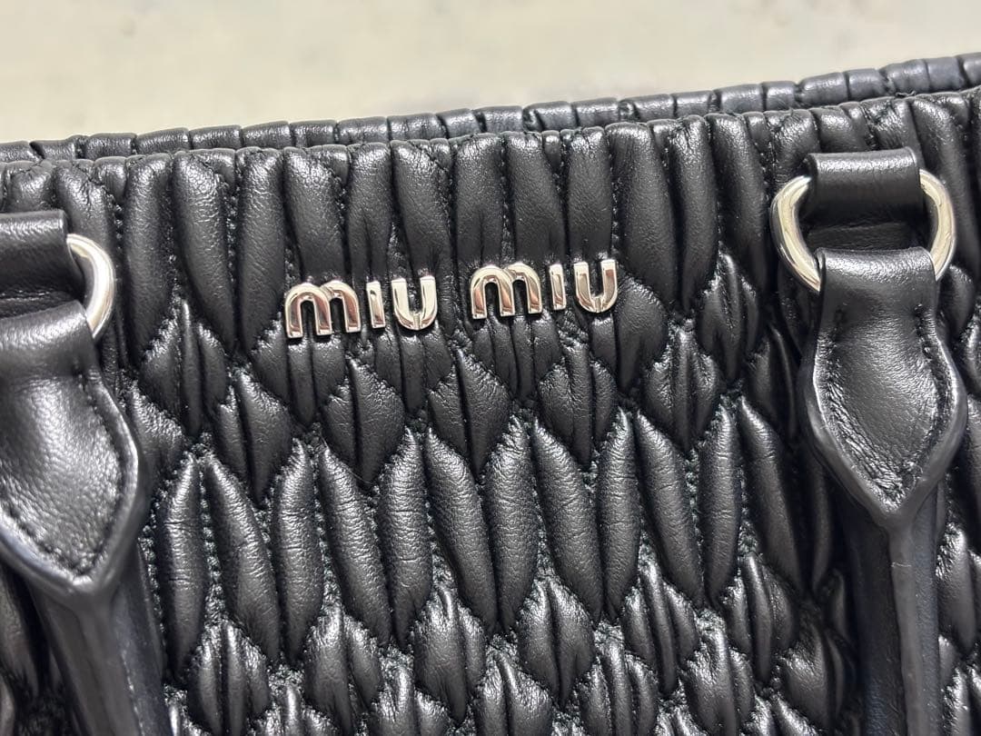ぴーにゃ miumiuマテラッセ ナッパクリスタル ブラック　付属品あり