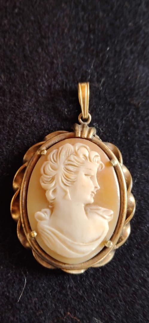 ロンドンで求めたアンティークカメオヘッド