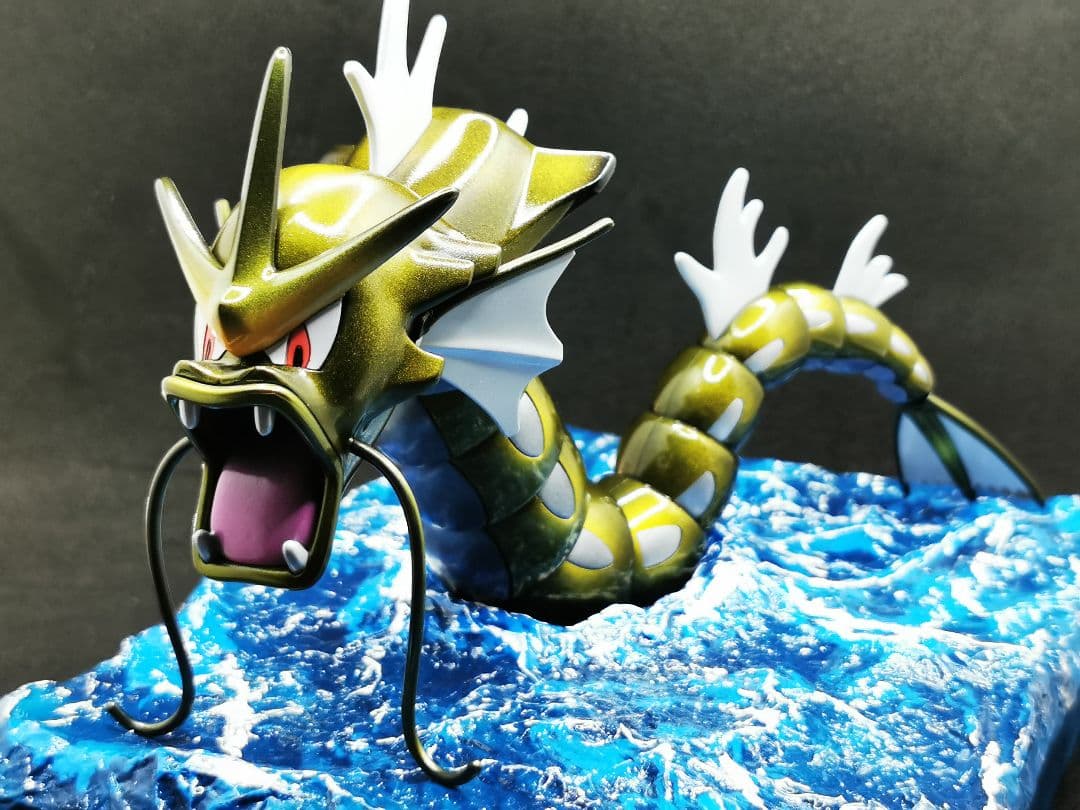 ギャラドス 完成品 黄金進化キャンディグラデ塗装【一点物】ポケプラ