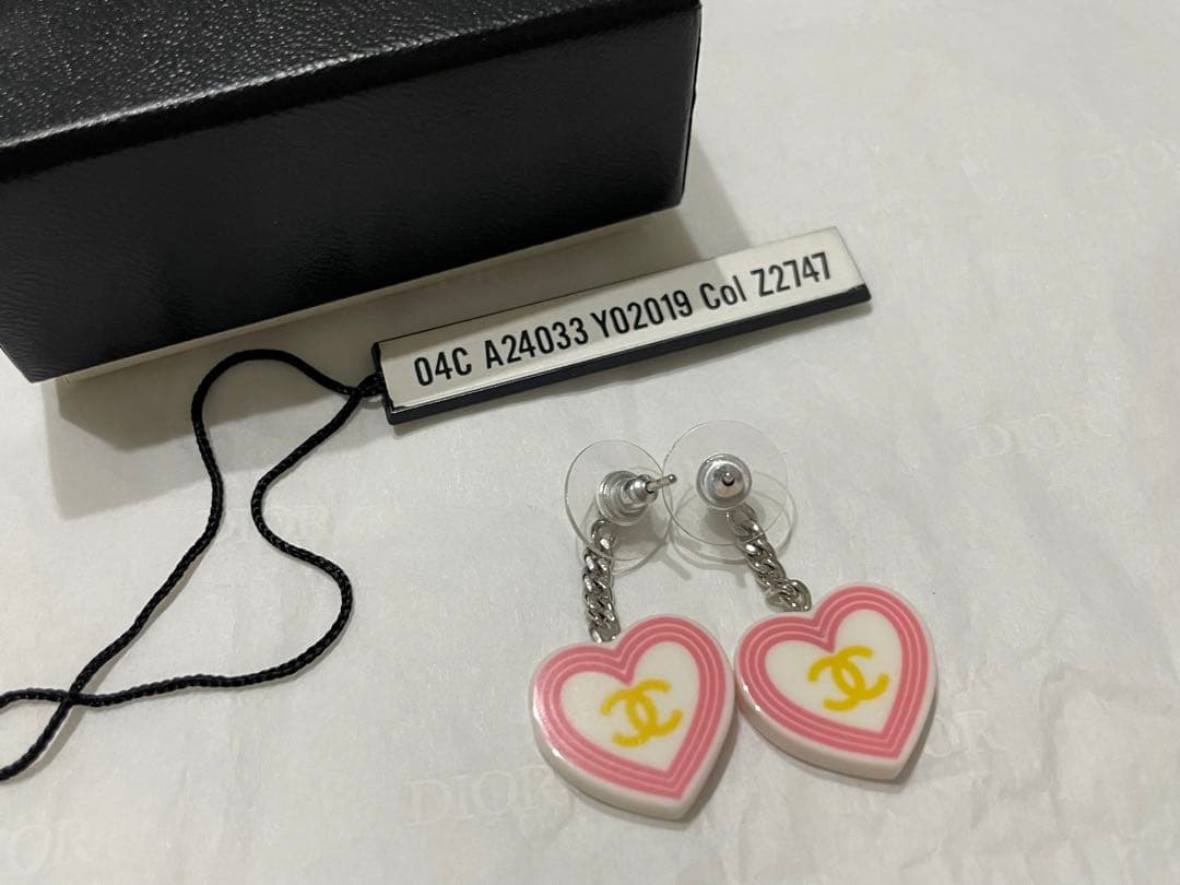 CHANEL ハート型ピアス ピンク/ホワイト