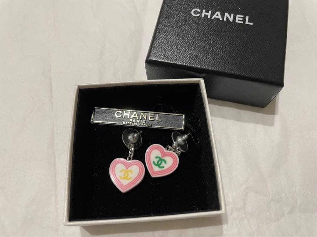CHANEL ハート型ピアス ピンク/ホワイト