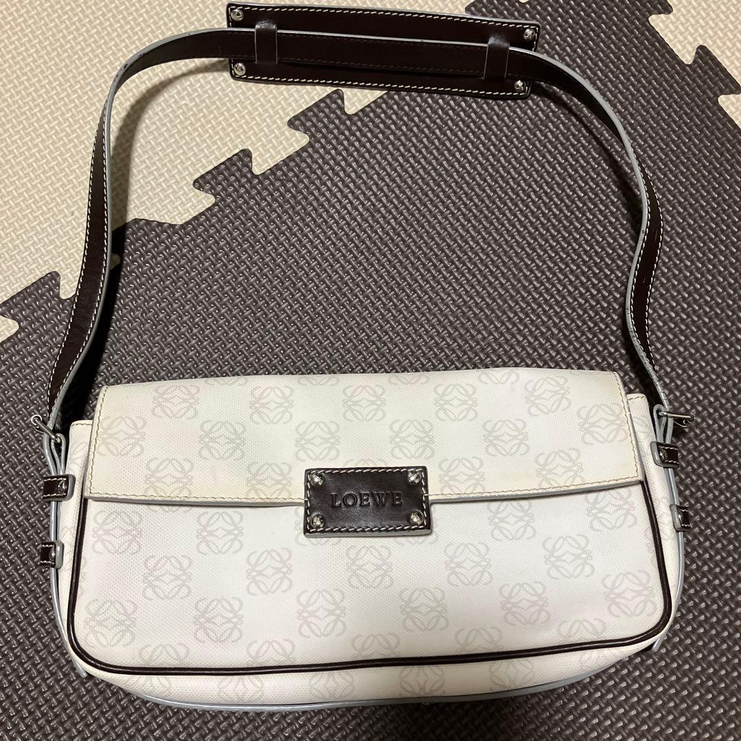 LOEWE ロゴ入り ホワイト ショルダーバッグ