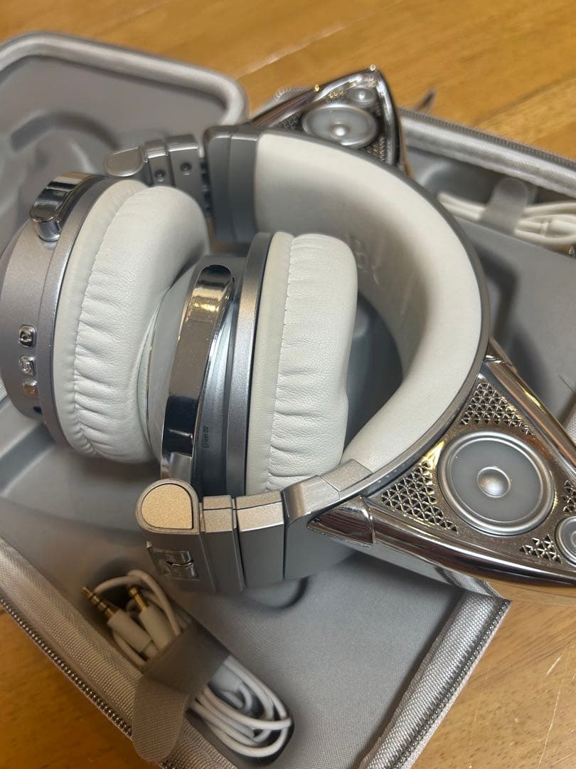 Brookstone ワイヤレス アリアナ・グランデ 猫耳ヘッドホン