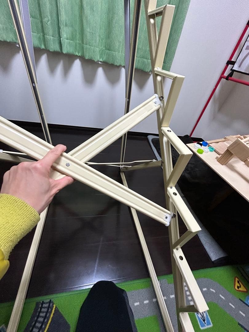 ひな壇 ホワイト 赤い刺繍布付き