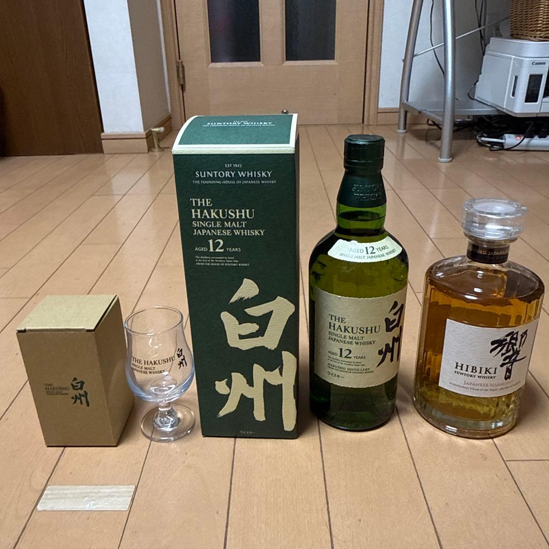 白州12年と響ジャパニーズハーモニーのセット、グラス付き