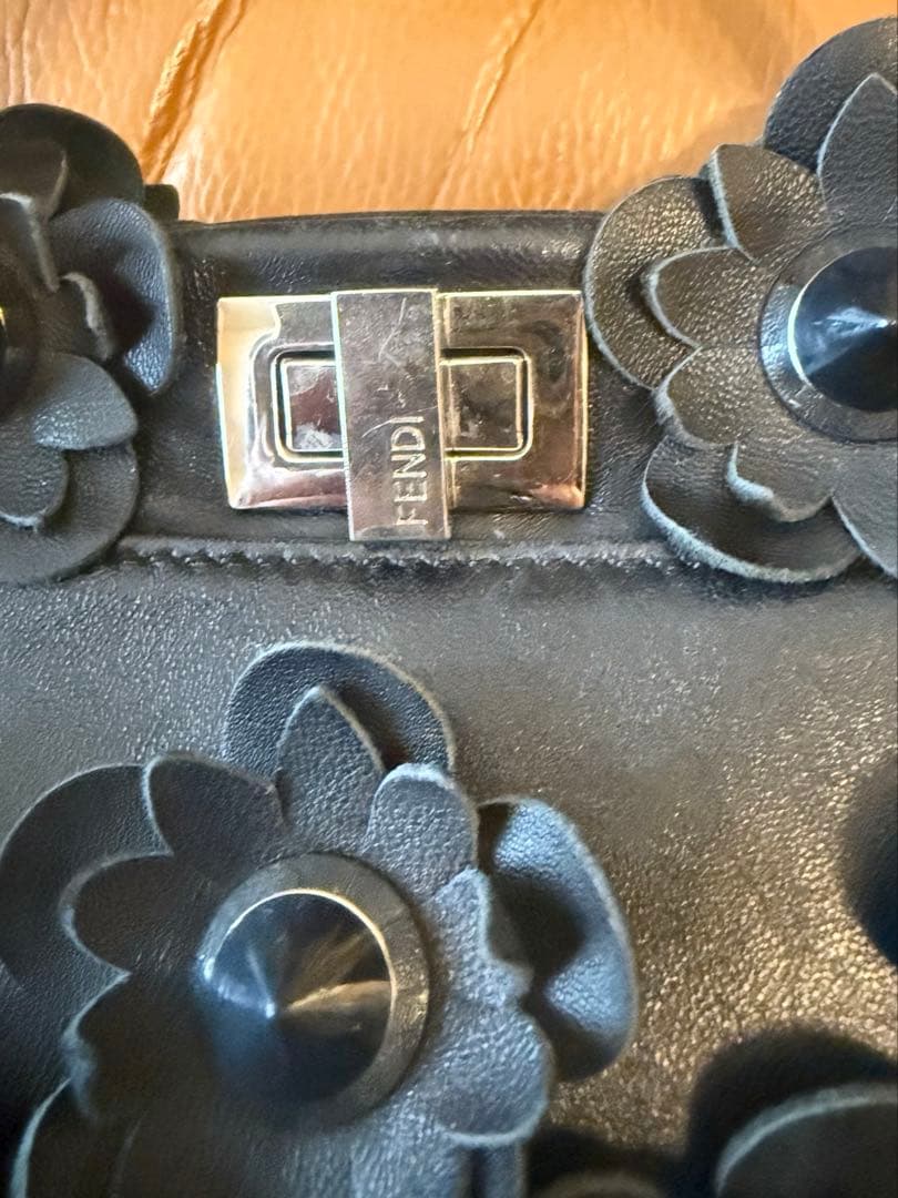FENDI花のモーチフ黒ミニショルダーバッグ