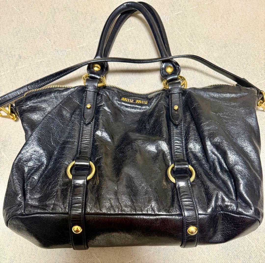ミュウミュウ￼黒レザーショルダーバッグ ゴールド金具