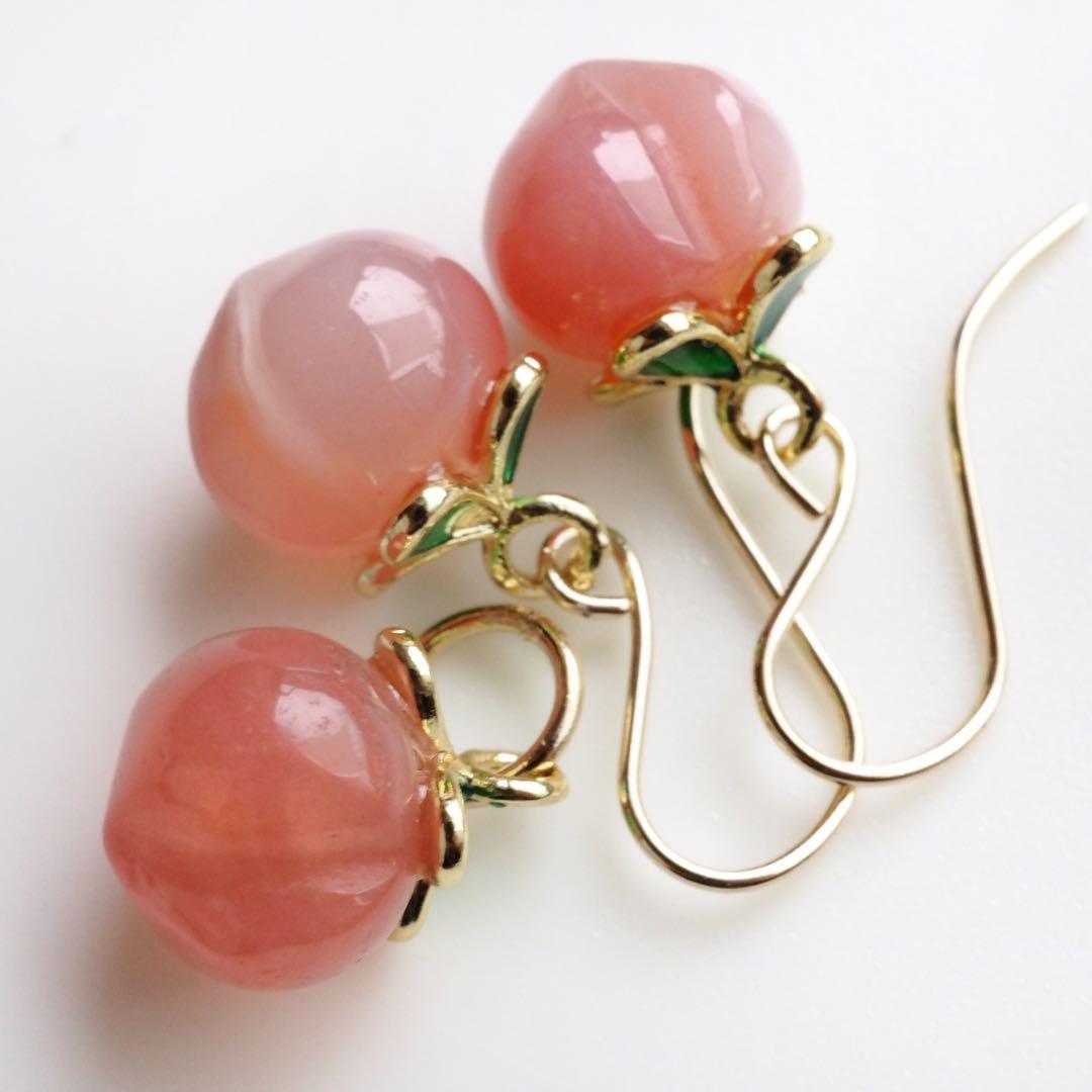 【ほぅ】ピーチカルセドニーの桃彫刻イヤリング