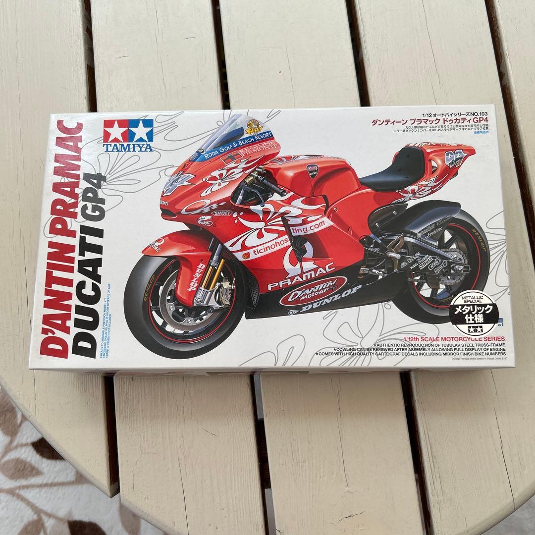 タミヤドゥカティGP４1／12プラモデル