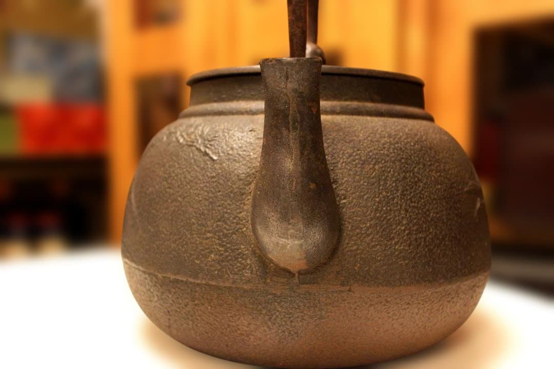 鋳鉄製 花模様 鉄瓶