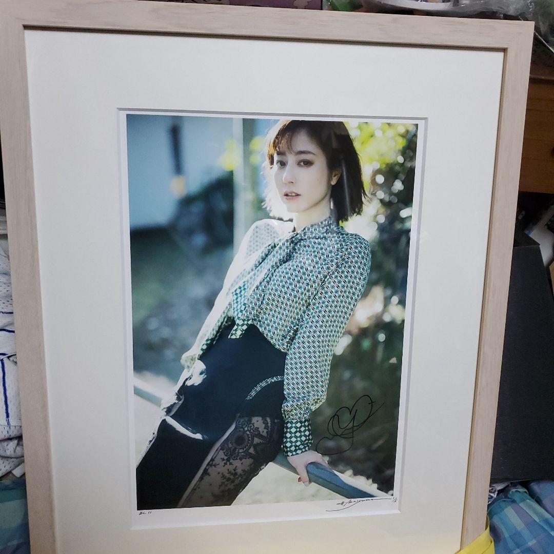 杉本有美、写真展、額縁、サイン入り