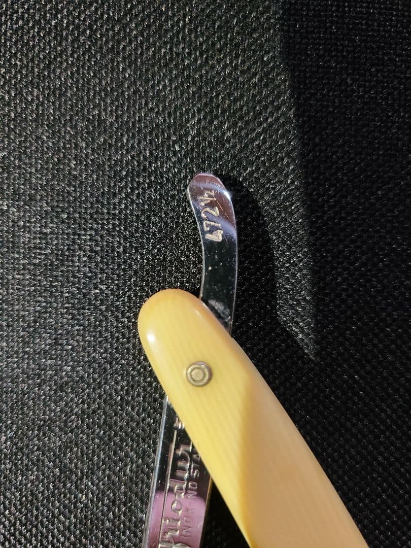 プロ理容師用剃刀　旧型　アンティーク