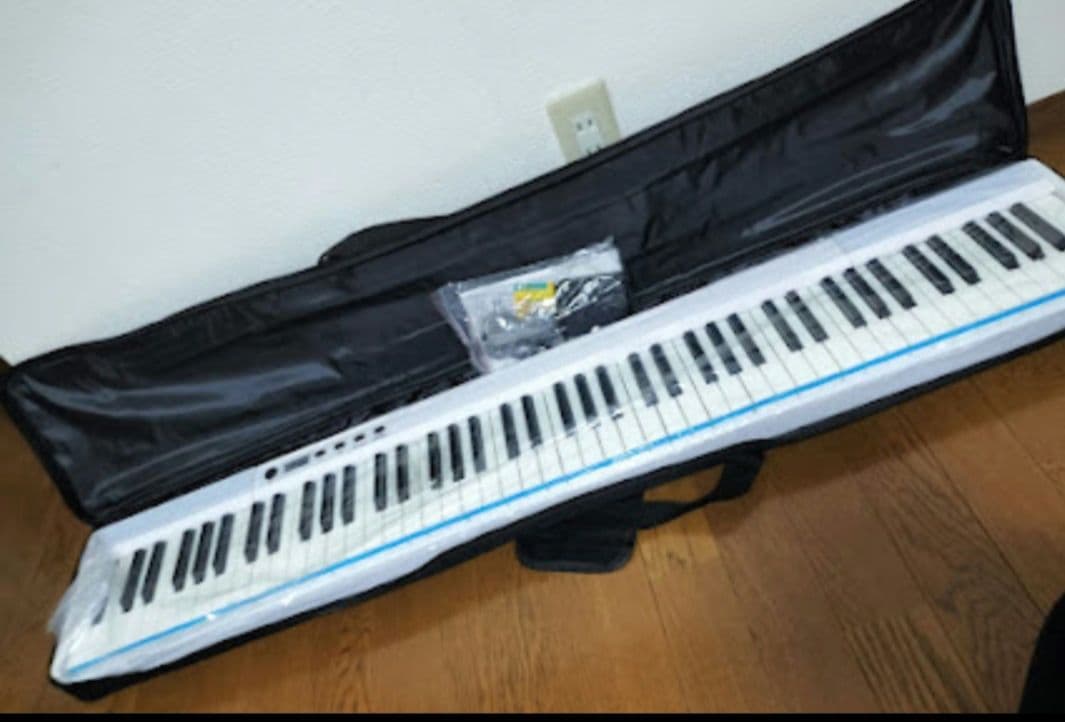 61鍵盤 電子ピアノ キャリングケース付き 新品未使用 送料込み
