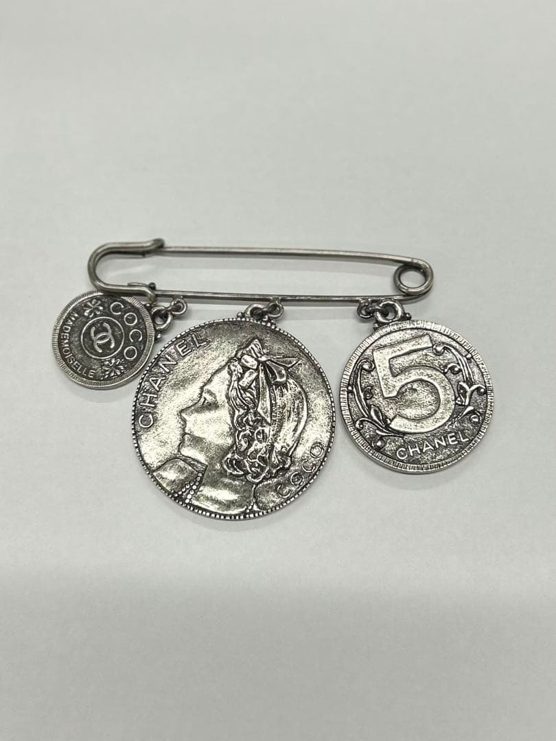 シャネルブローチ