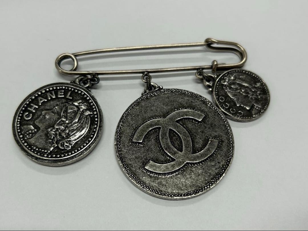 シャネルブローチ