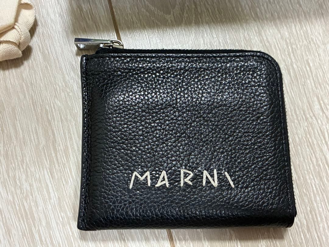 MARNI ラウンドジップウォレット 財布 黒 中古 マルニ 国内直営店購入