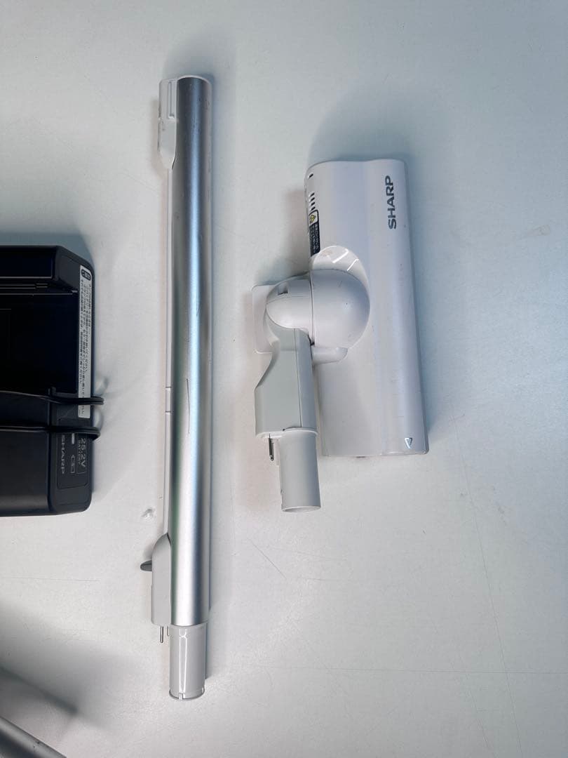 シャープコードレススティック掃除機RACTIVE Air EC-SR8-W