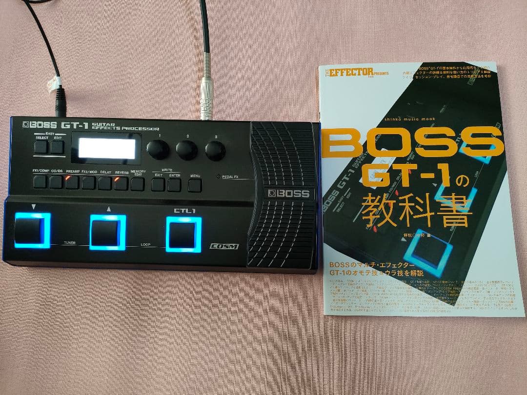 BOSS GT-1 ギターエフェクター 箱付き 書籍付き アダプタ付き