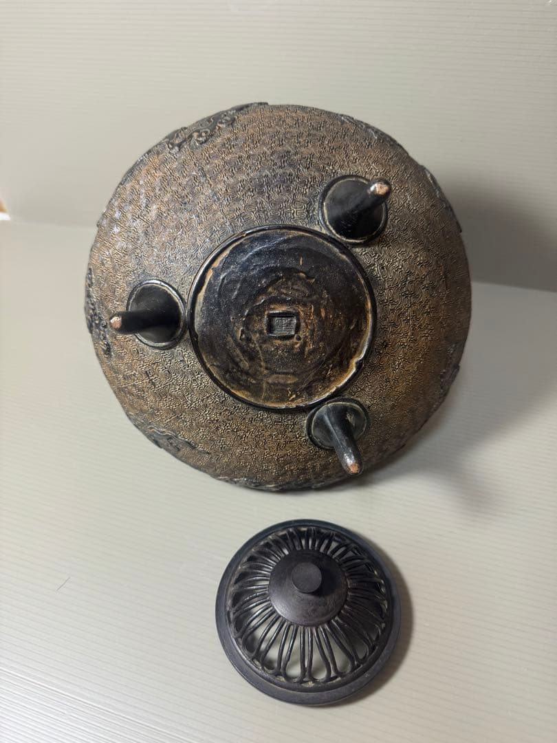 2069 高岡銅器　金工師 米田秀保 造  蝋型鋳銅 立龍提手 瓔珞雲図 香炉