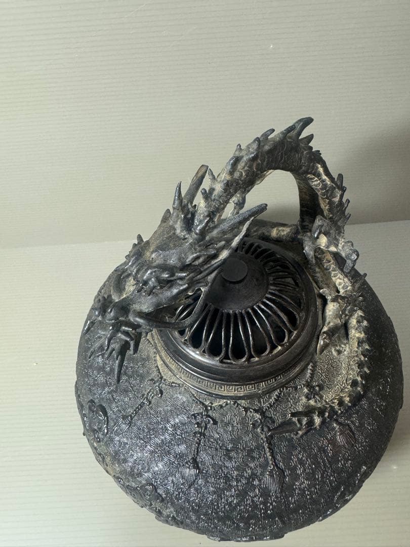 2069 高岡銅器　金工師 米田秀保 造  蝋型鋳銅 立龍提手 瓔珞雲図 香炉