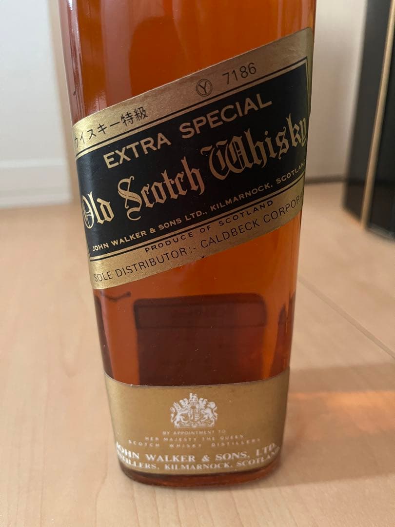 【希少】ジョニーウォーカー ブラックラベル 金キャップ 白紋章 特級　化粧箱付