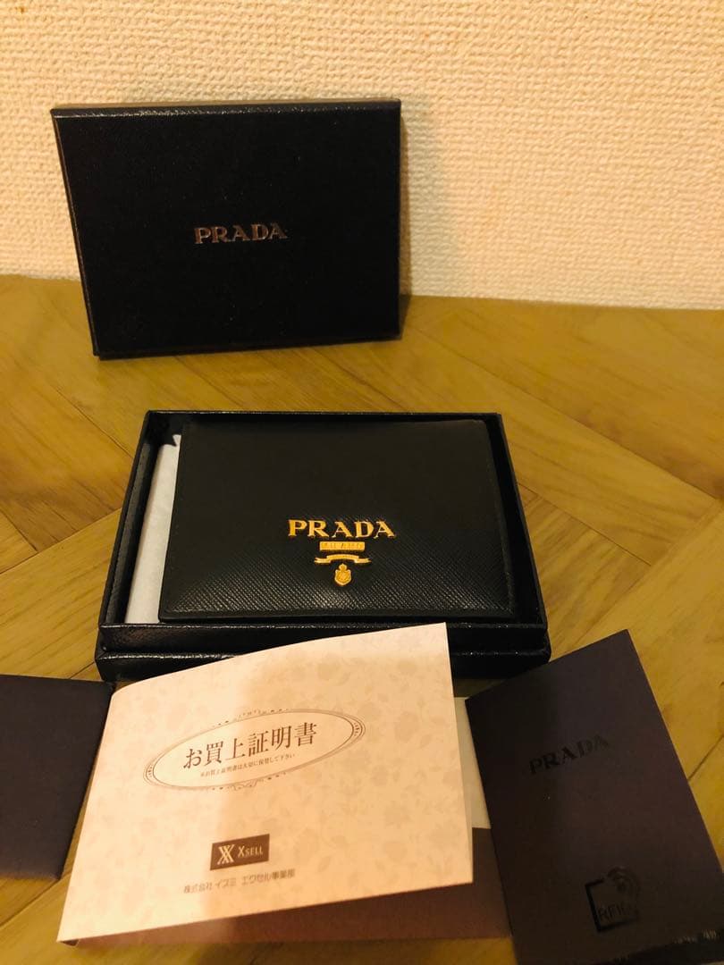 PRADA サフィアーノレザー 二つ折り財布 (ICチップ(RFID)搭載)