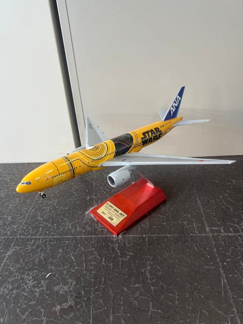 ANA スター・ウォーズ 777-300ER モデル
