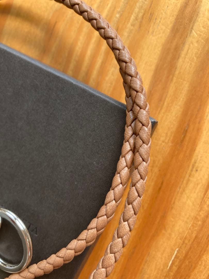 BOTTEGA VENETA ボッテガヴェネタ ロング ネックストラップブラウン