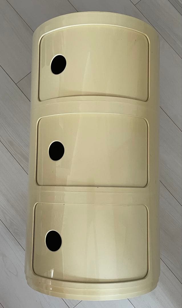 Kartell 3段収納キャビネット