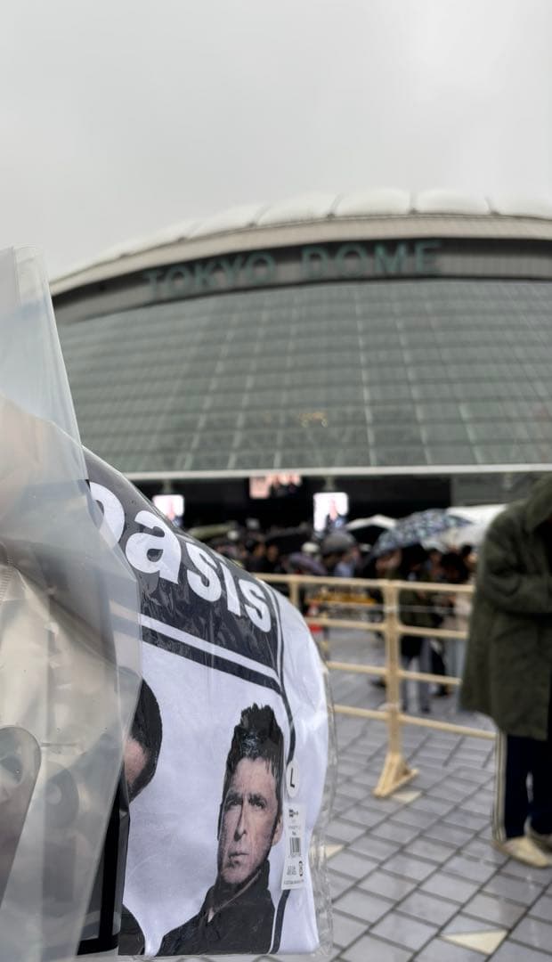 オアシスoasis Tシャツ　L 未使用　ショッパー付き