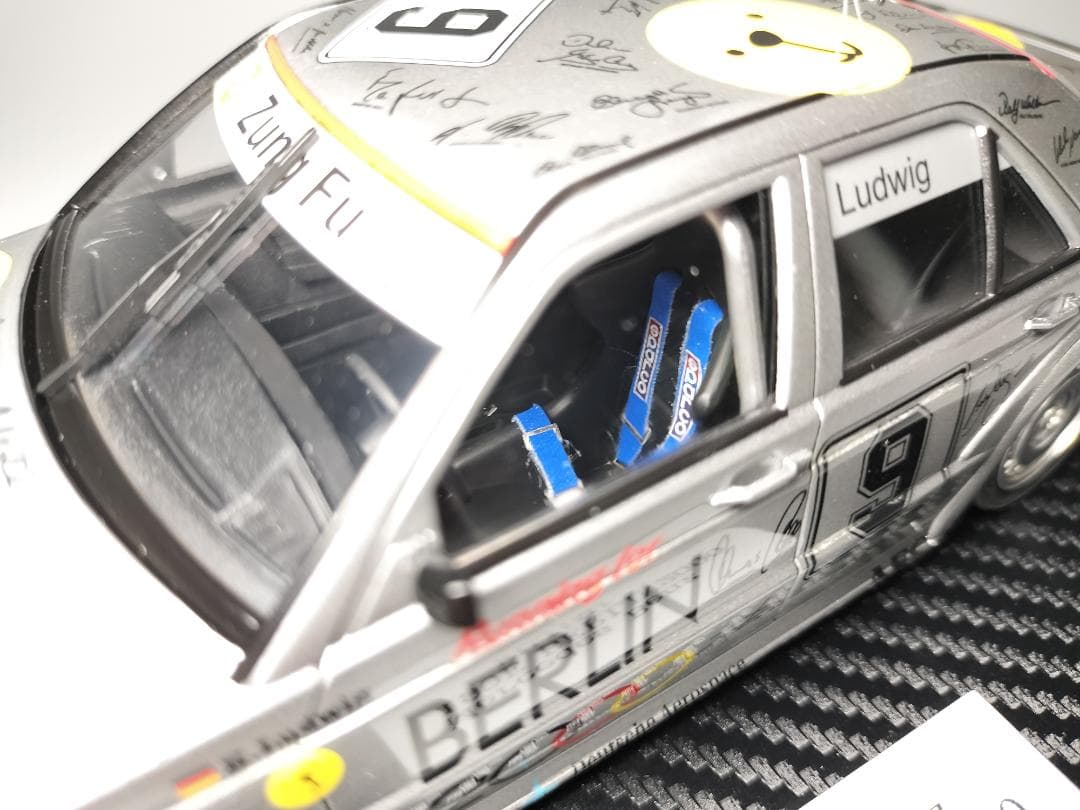 1/24 メルセデスベンツ 190E ベルリン2000 プラモデル 完成品