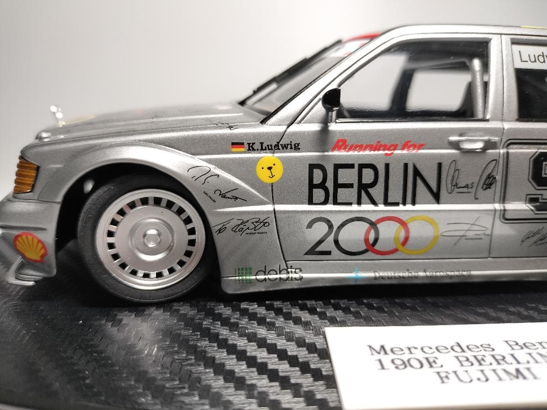 1/24 メルセデスベンツ 190E ベルリン2000 プラモデル 完成品