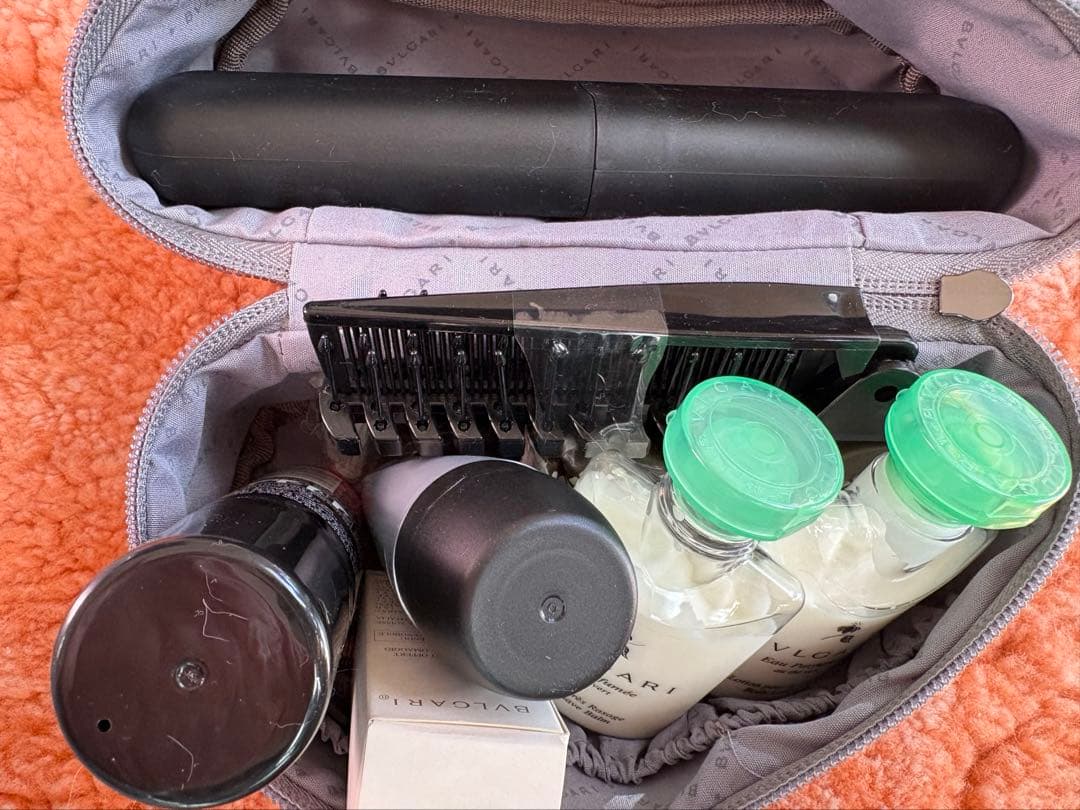 エミレーツ航空　ビジネスクラス　ブルガリ製アメニティセット