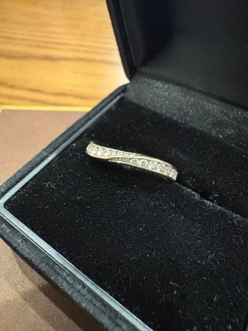 ウェーブ　ハーフエタニティ　ダイヤモンドリング　0.3ct 13号