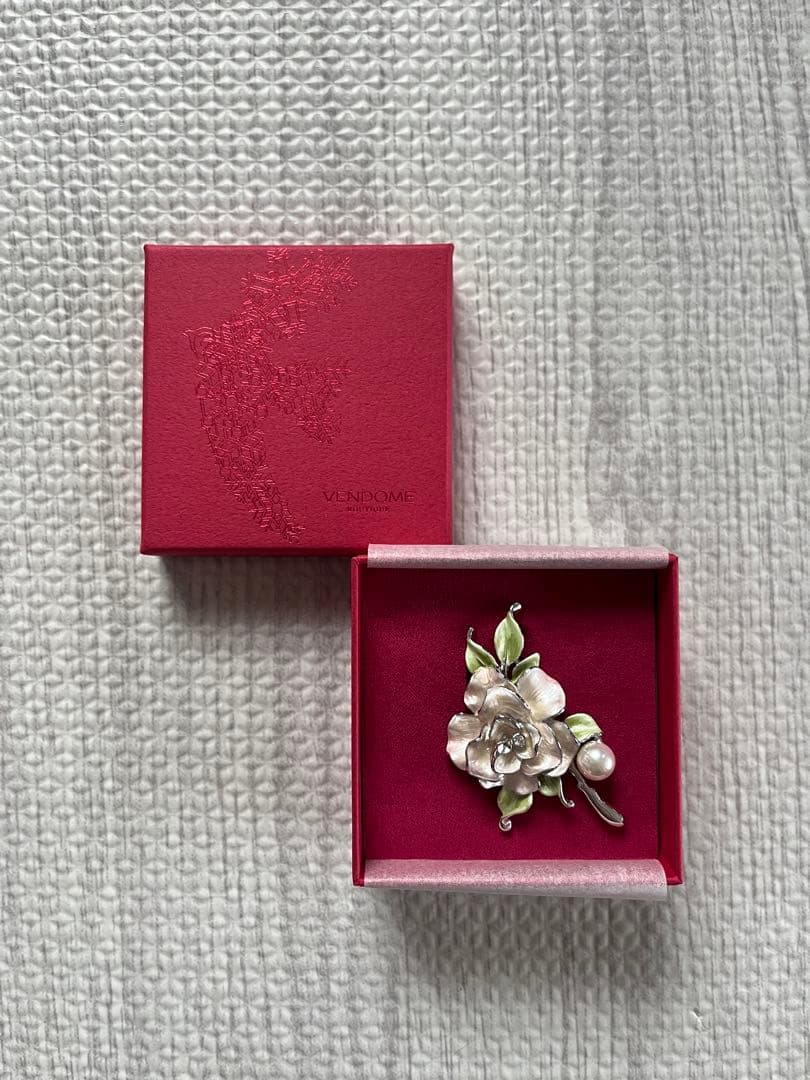 VENDOME BOUTIQUEヴァンドームブティックブローチ