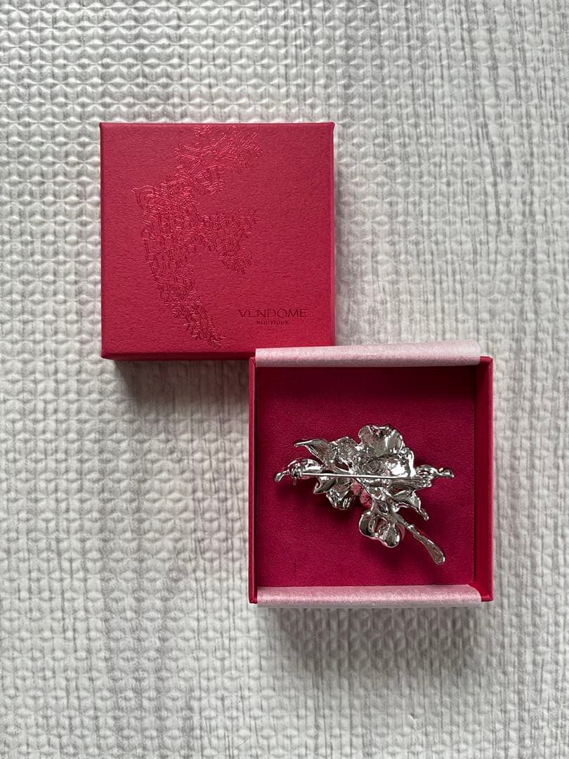 VENDOME BOUTIQUEヴァンドームブティックブローチ