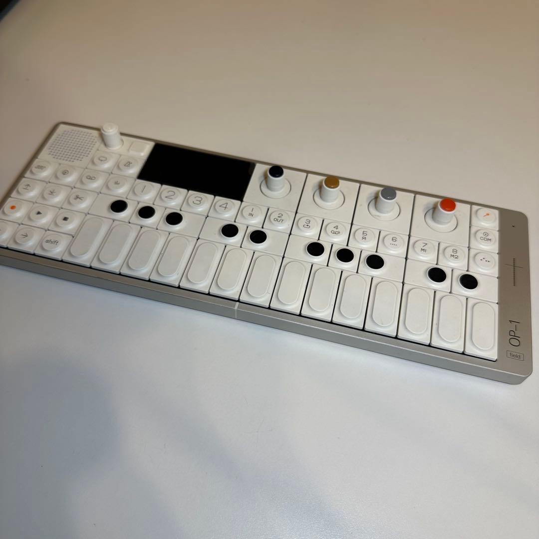 鍵盤楽器 TeenageEngineering OP-1 field