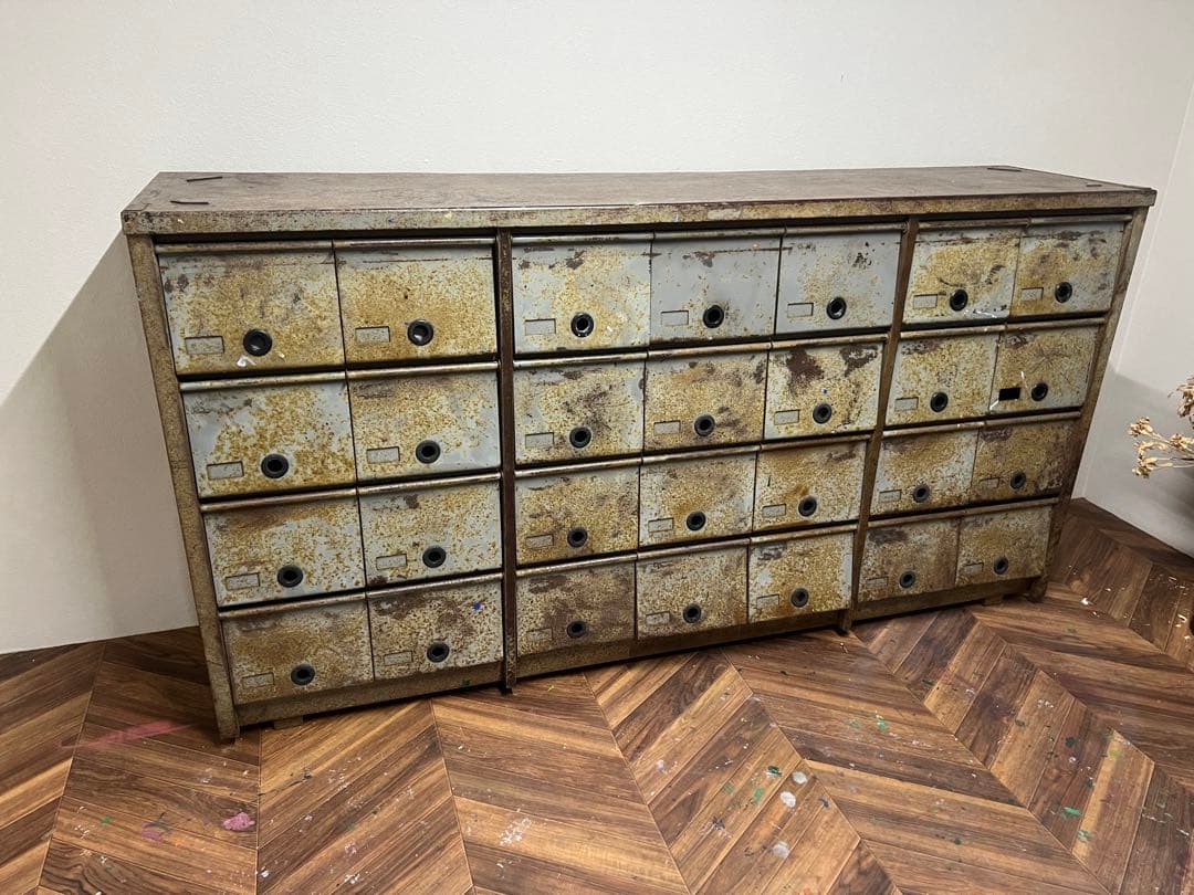 金属製 収納キャビネット 28扉 シャビー 什器 店舗 カフェ 雑貨 ビンテージ