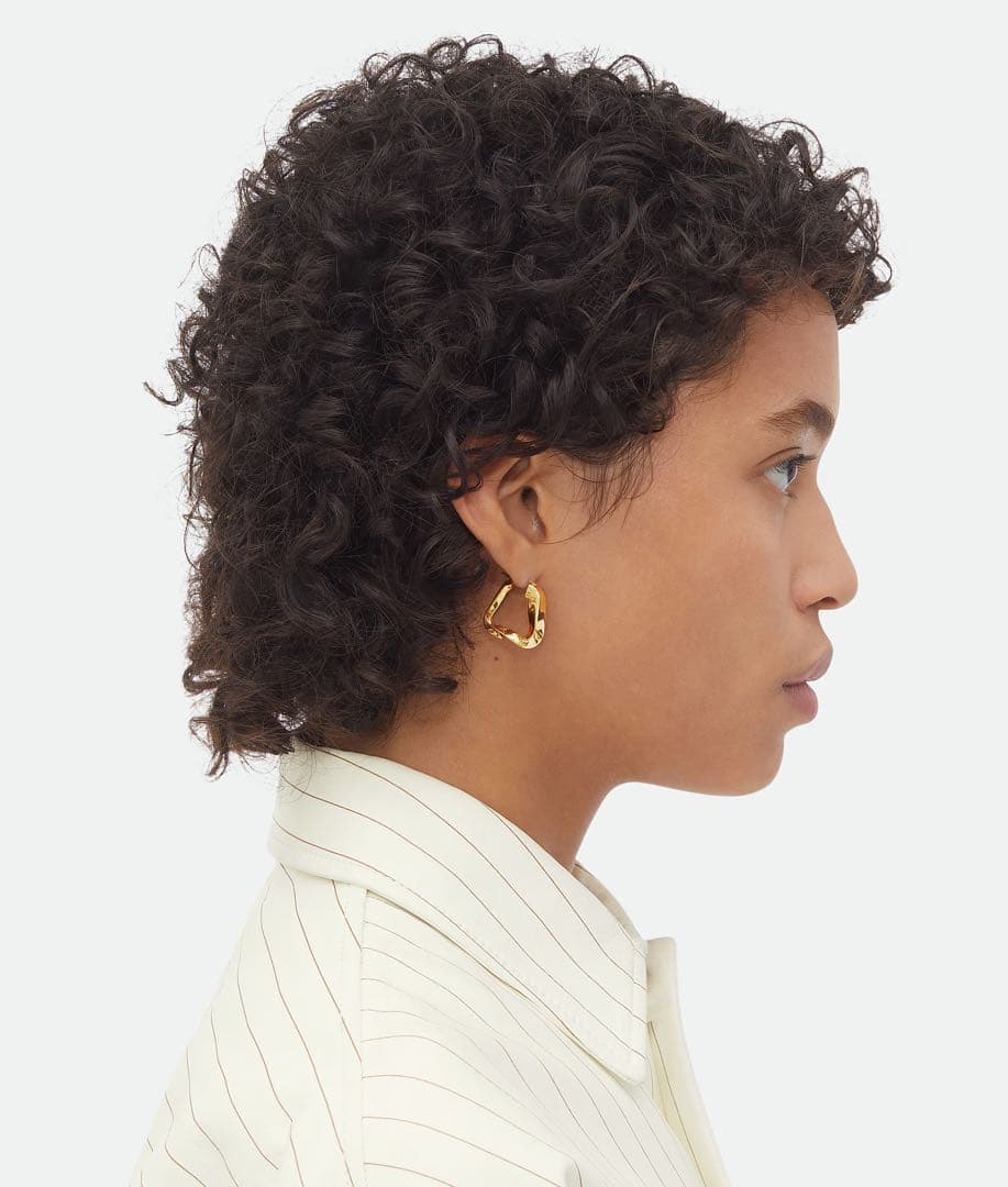 BOTTEGA VENETA ツイストトライアングルフープピアス　ゴールド