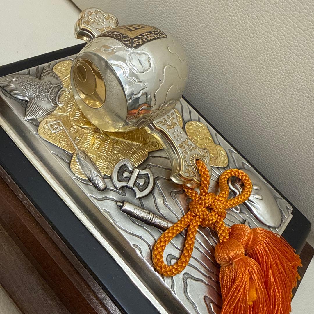 日本の金属工芸品 ガラスケース付き