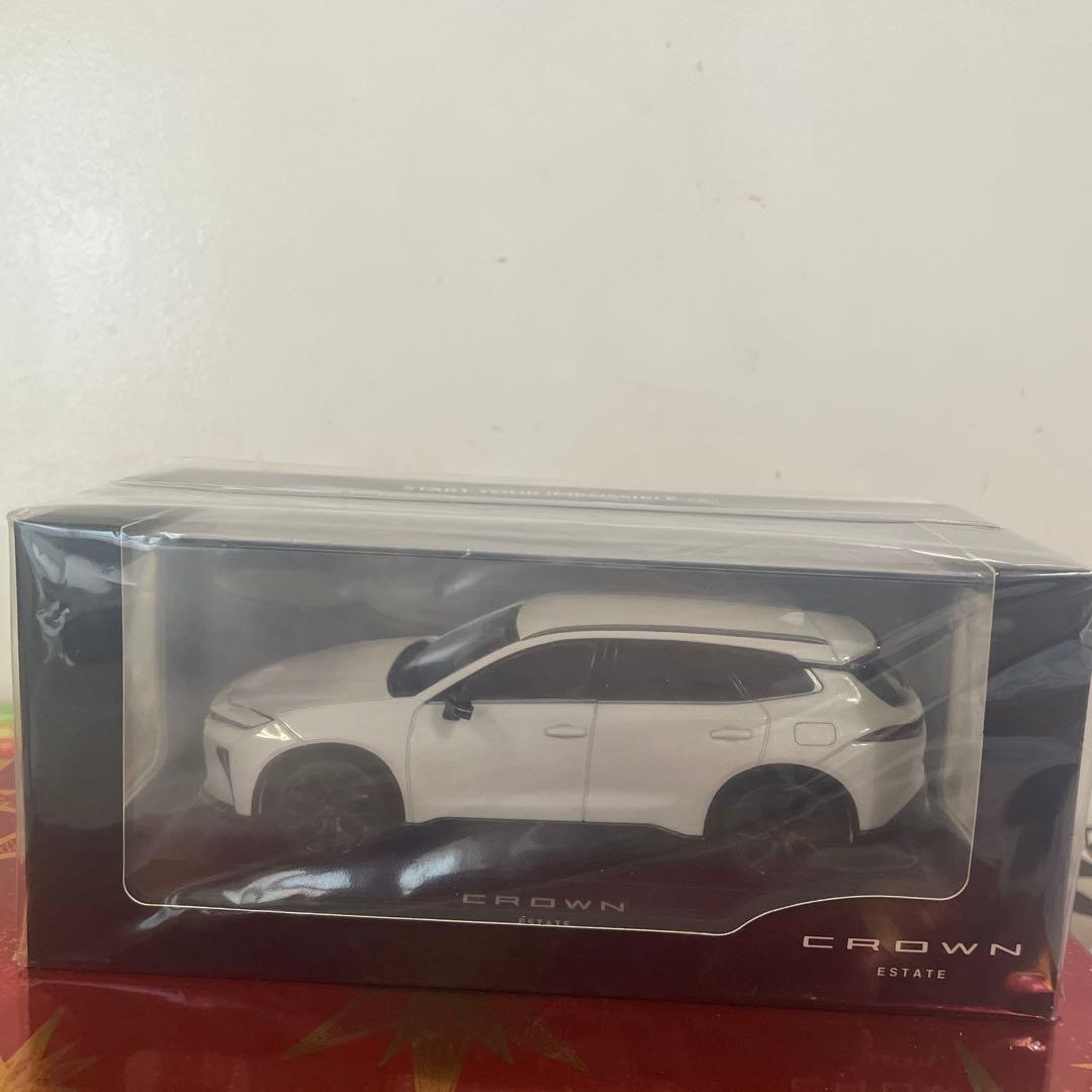 トヨタ CROWN ESTATE ホワイトミニカー