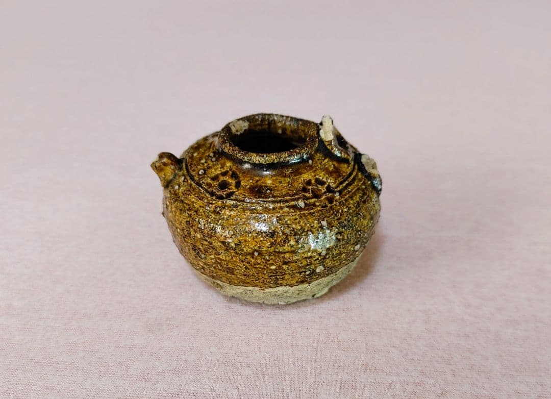 古瀬戸印花文水滴です。（骨董）