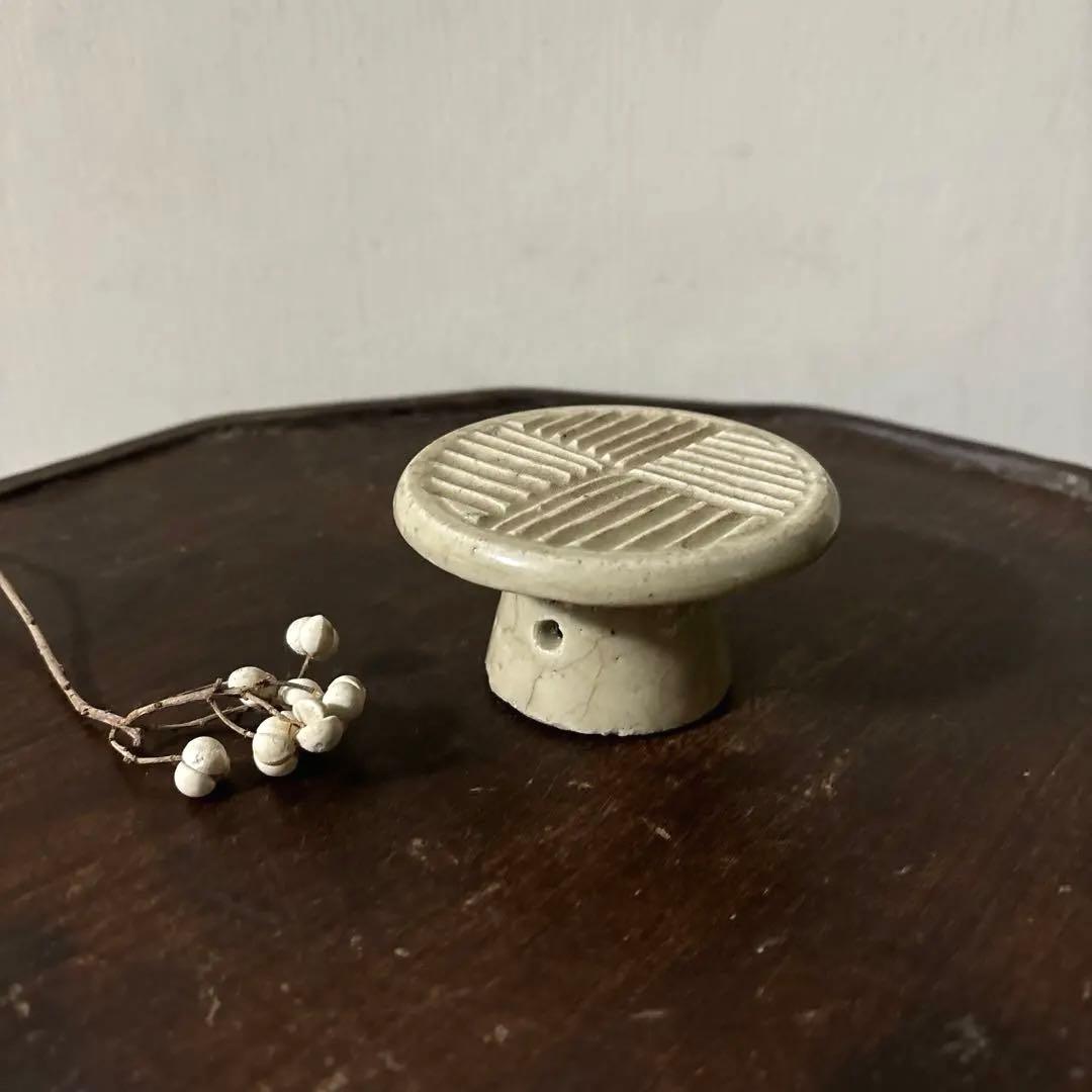 李朝餅型　④ 菓子型　白磁　堅手　韓国アンティーク　古道具　古民芸　古陶磁