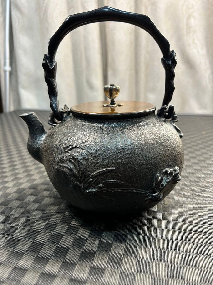 高岡鋳物　黒鉄瓶　蟹紋様