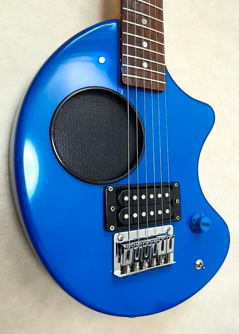 【美品】ZO-3 ブルー アンプ内蔵ギター ディストーションSW付 専用ケース