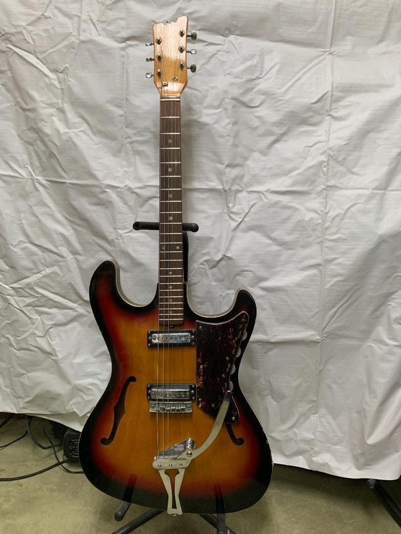 リペアショップ発　ビザール　セミアコタイプ　整備済み